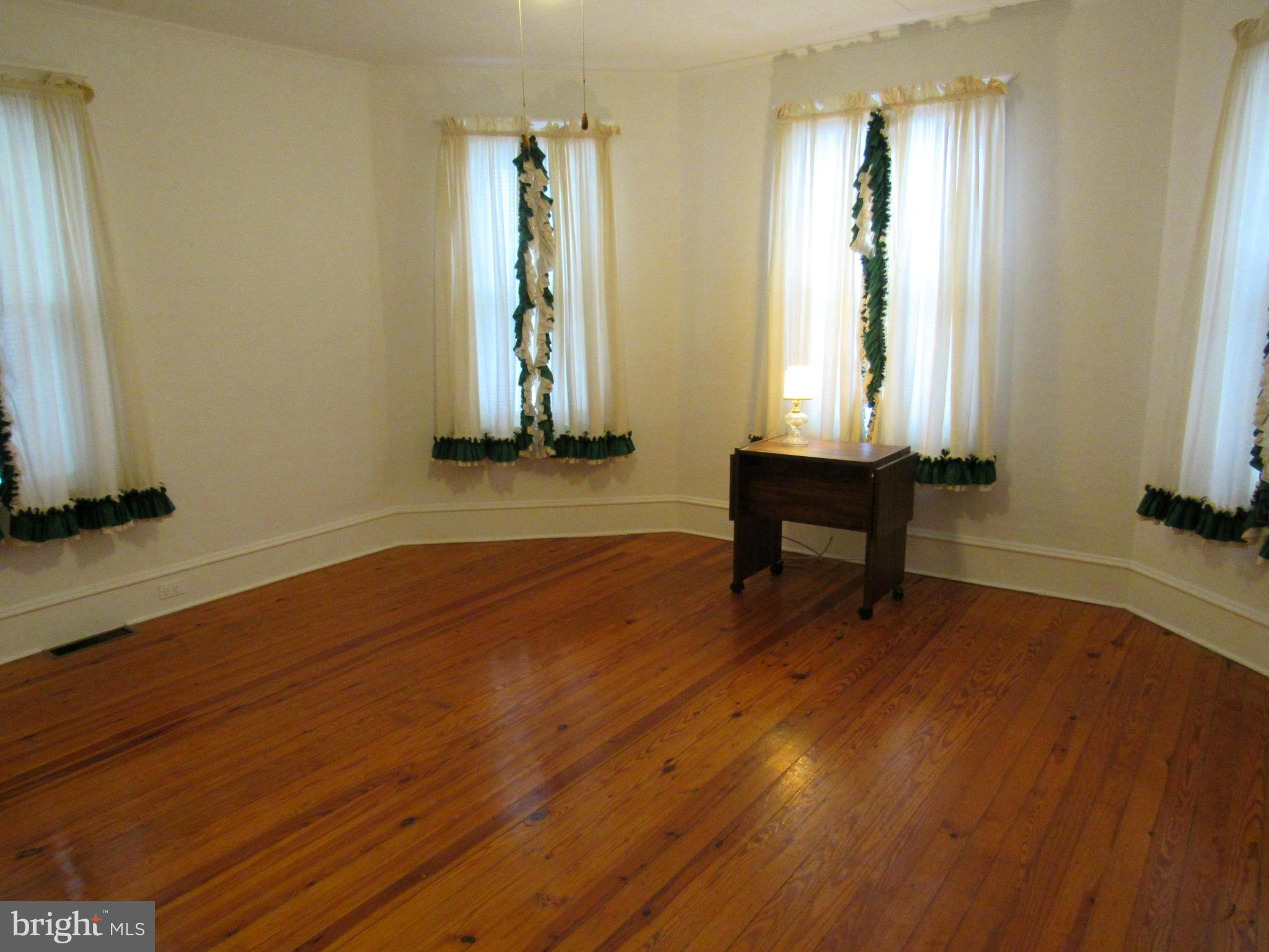 402 Pine Street Laurel, DE 19956 - Photo 35 of 84 Such a bright and cozy room