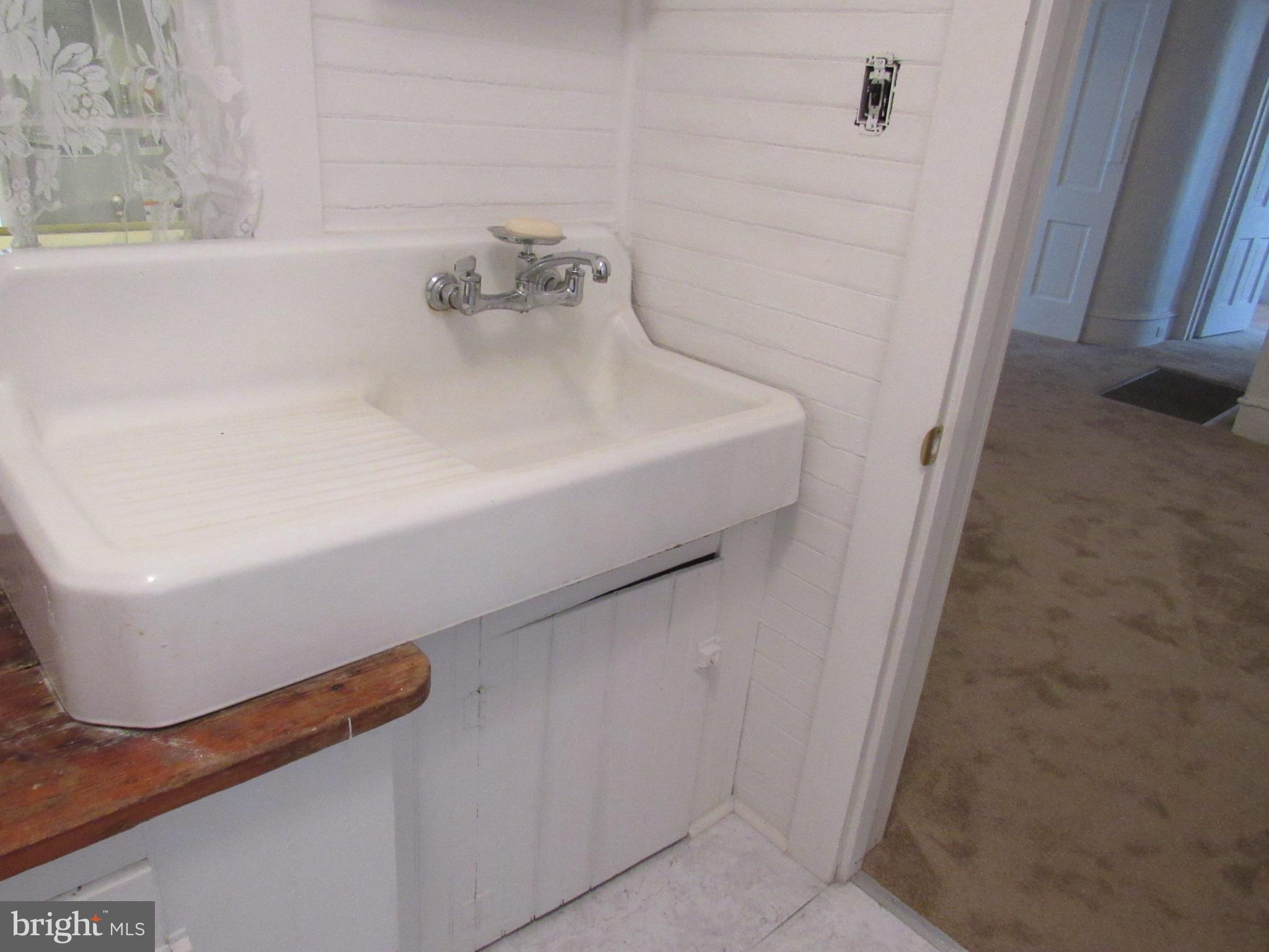 402 Pine Street Laurel, DE 19956 - Photo 51 of 84 Check out this sink!