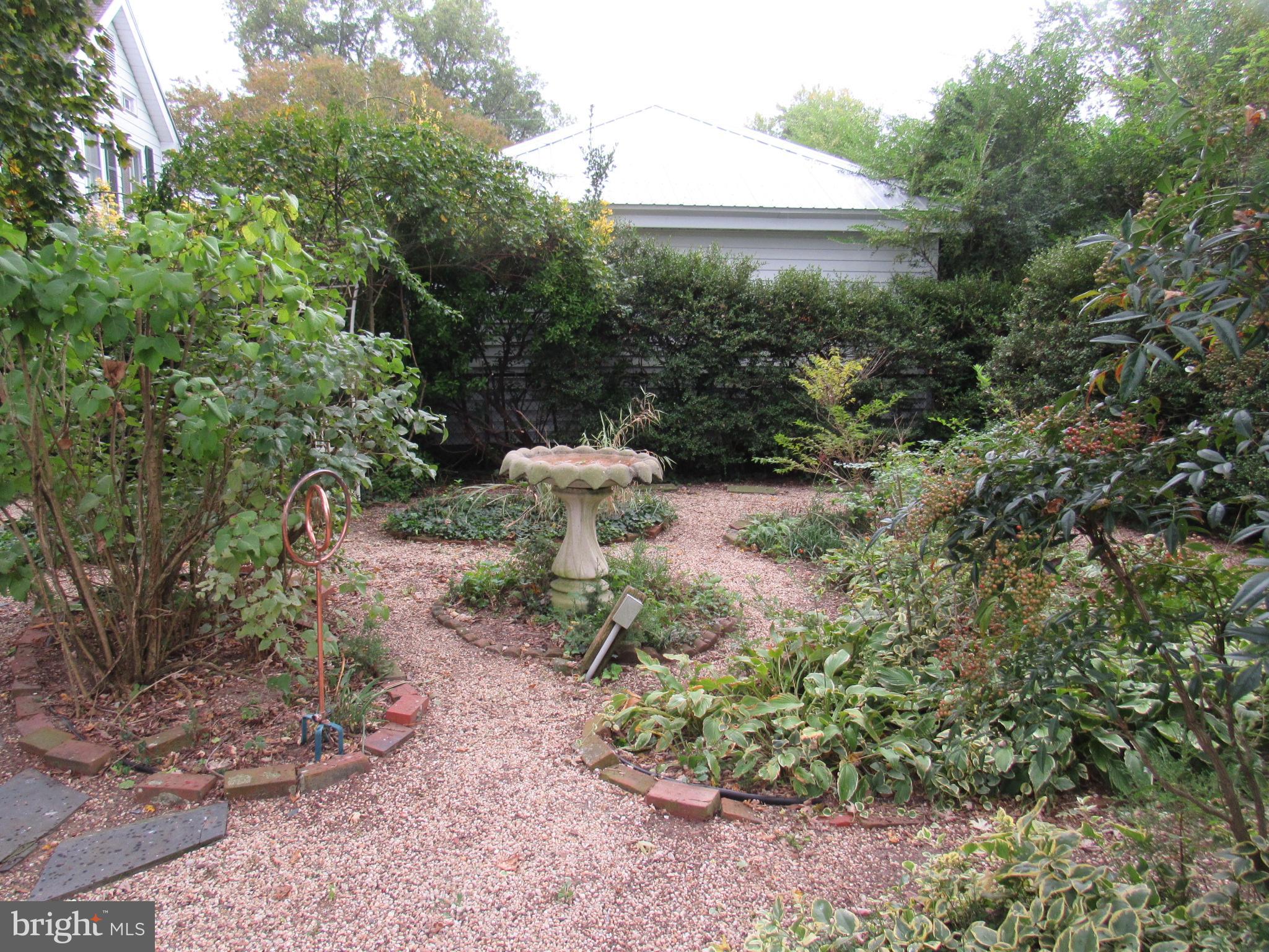 402 Pine Street Laurel, DE 19956 - Photo 58 of 84 Garden Paths