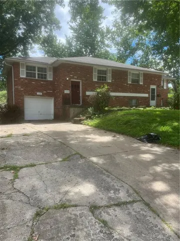 $300,000 | 1147 South 52 Street, Kansas City, KS 66106