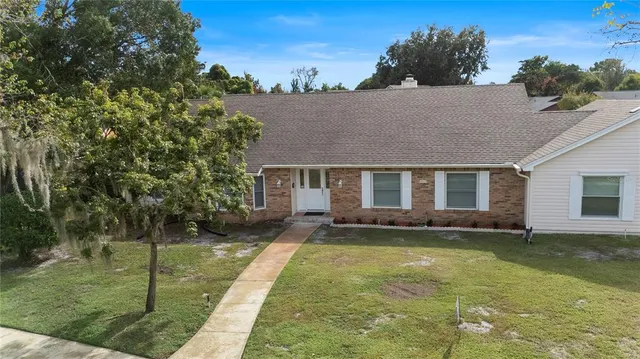 a view of a yard in front of house