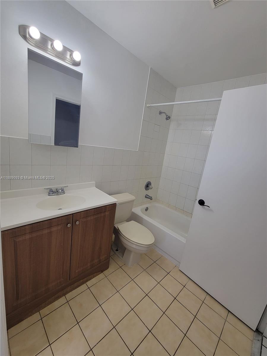 355 East 33rd Street, Unit 203 Hialeah, FL 33013 - Photo 11 of 13