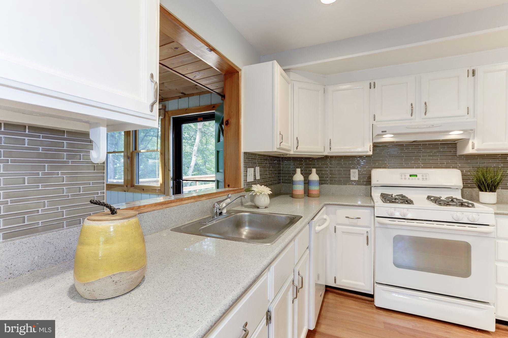 11570 Embers Court Reston, VA 20191 - Photo 4 of 30 a kitchen that has a sink and a stove