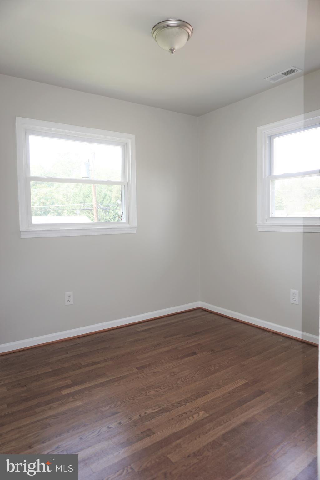 15135 Georgia Road Woodbridge, VA 22191 - Photo 16 of 19 Gallery Image 16