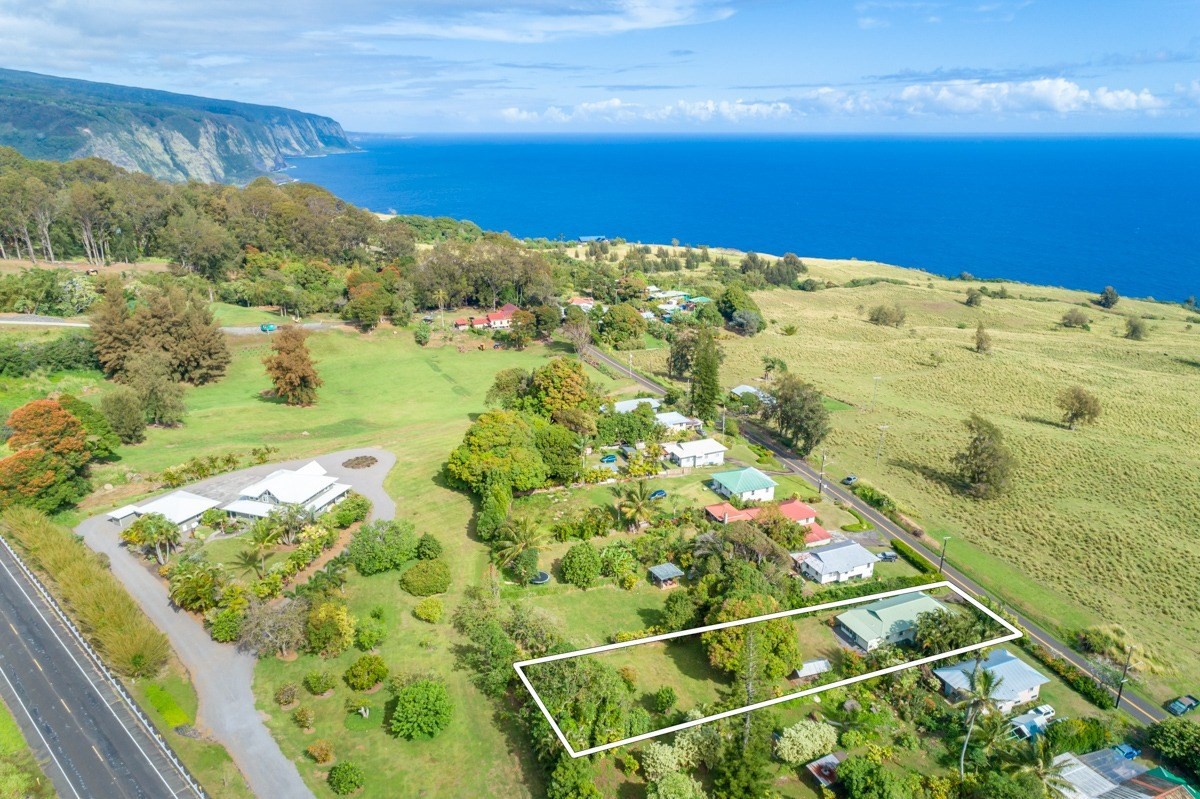 48-5263 Kukuihaele Road Honokaa, HI 96727 - Photo 27 of 30 a view of a balcony with an ocean