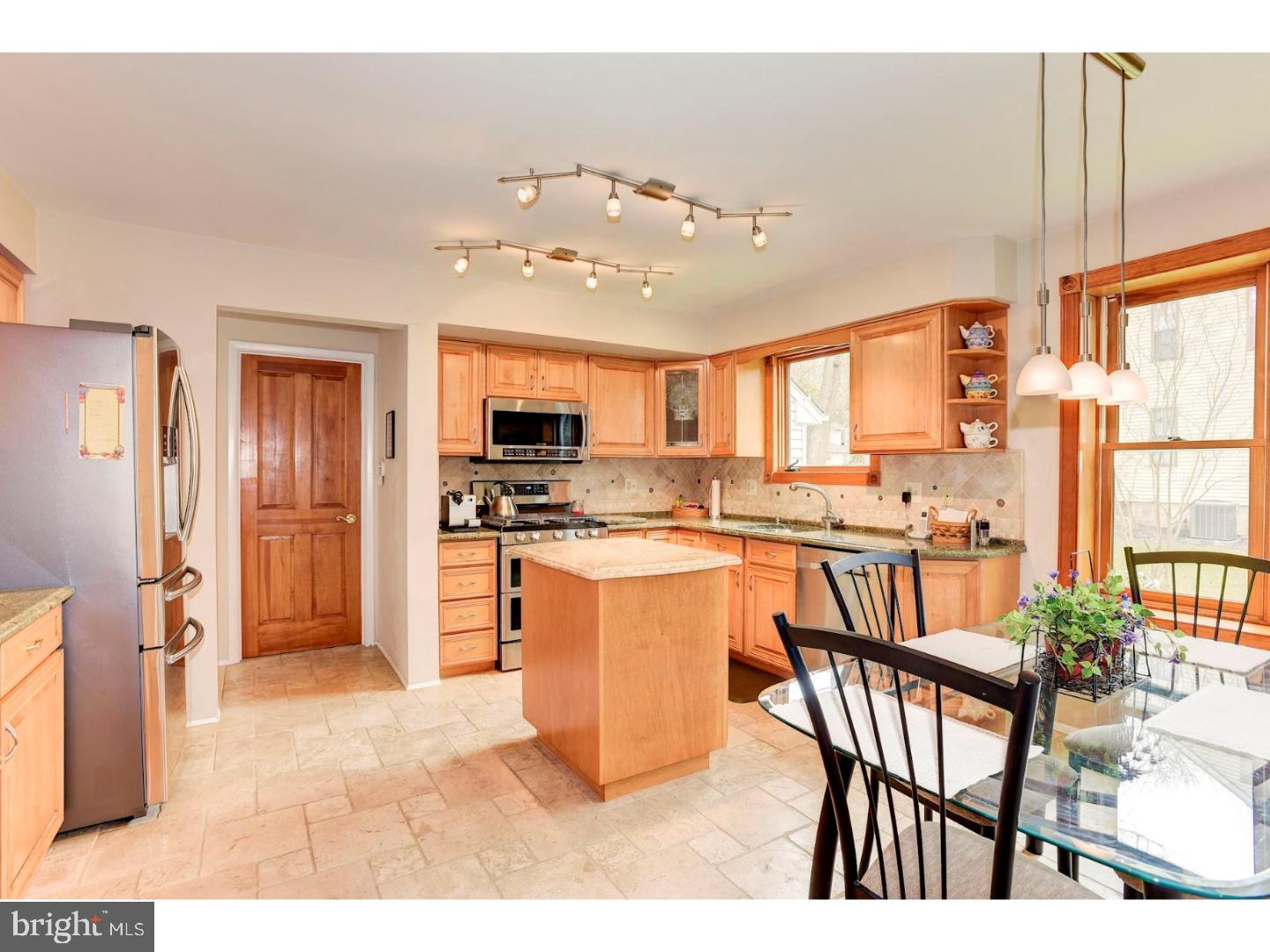 11 Woodbrook Road Voorhees, NJ 08043 - Photo 8 of 25 Kitchen