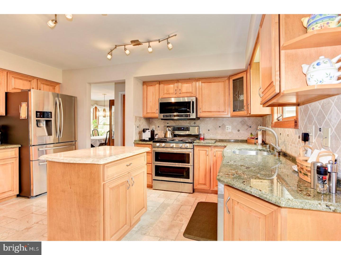 11 Woodbrook Road Voorhees, NJ 08043 - Photo 9 of 25 Kitchen