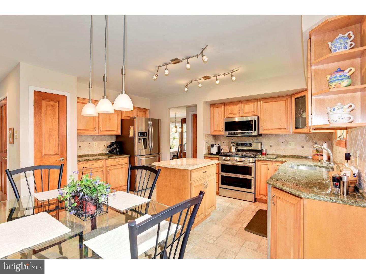11 Woodbrook Road Voorhees, NJ 08043 - Photo 10 of 25 Kitchen