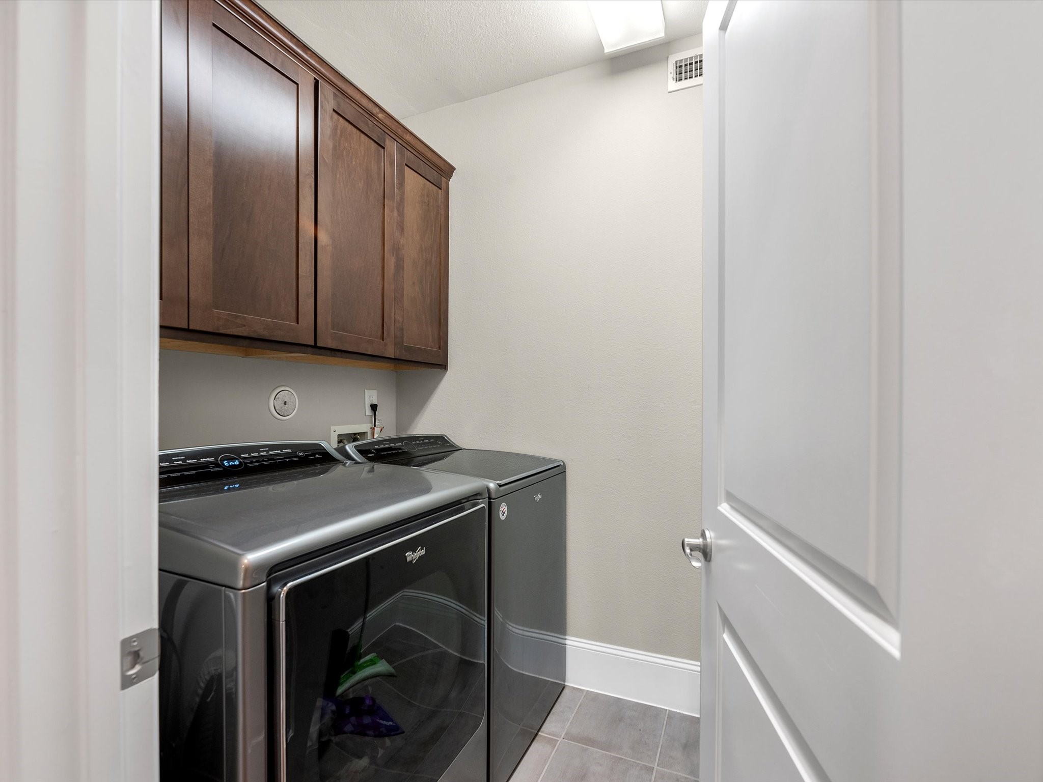 5467 Larkin Street Houston, TX 77007 - Photo 21 of 33 a utility room with dryer and washer