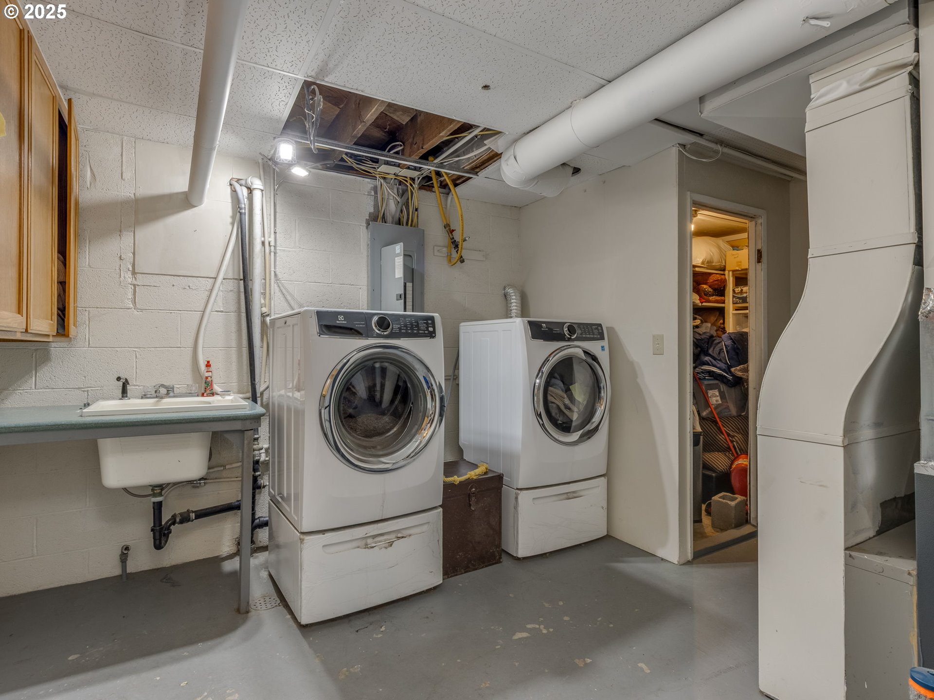 1833 D Street Forest Grove, OR 97116 - Photo 39 of 46 Laundry