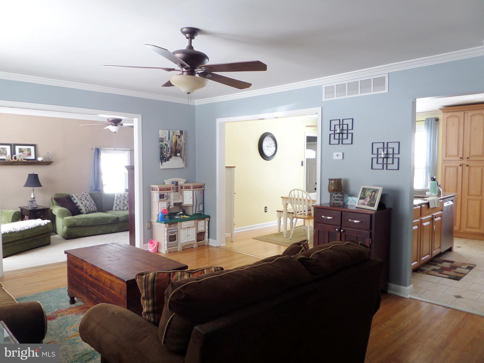 922 Independence Road Norristown, PA 19403 - Photo 3 of 37 Gallery Image 3