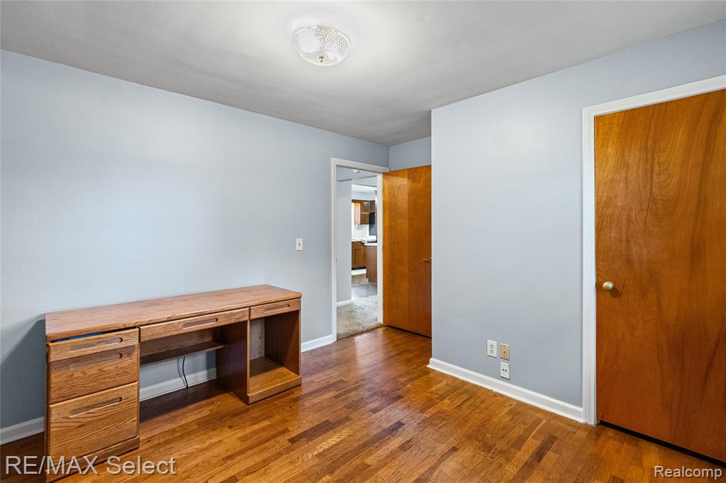 3323 East Carpenter Road Flint, MI 48506 - Photo 21 of 35