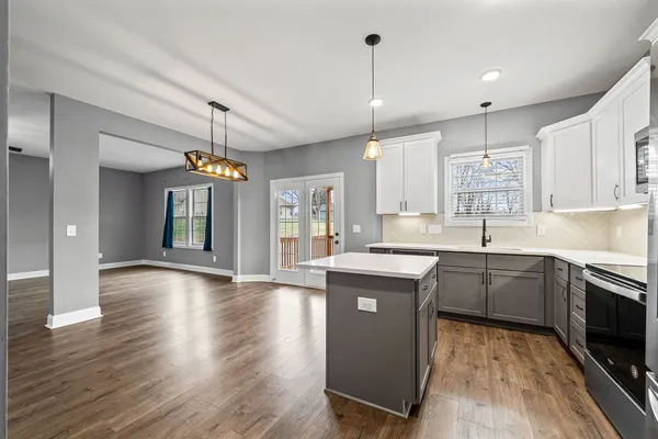 $2,000 | 1395 Holden Drive, Clarksville, TN 37042