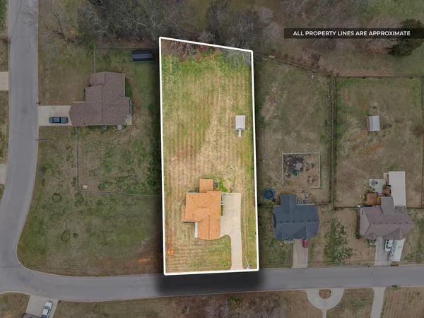 $2,000 | 1395 Holden Drive, Clarksville, TN 37042