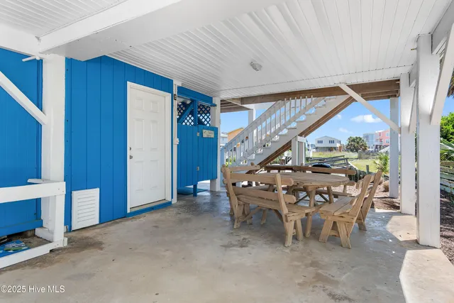 $859,000 | 108 Tarpon Drive, Holden Beach, NC 28462