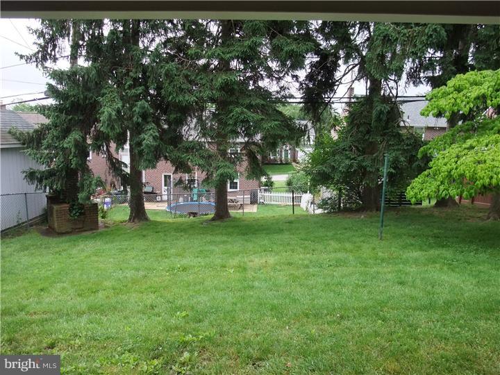 116 Flintlock Road Drexel Hill, PA 19026 - Photo 3 of 20 Back Yard