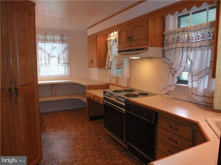 116 Flintlock Road Drexel Hill, PA 19026 - Photo 7 of 20 Kitchen