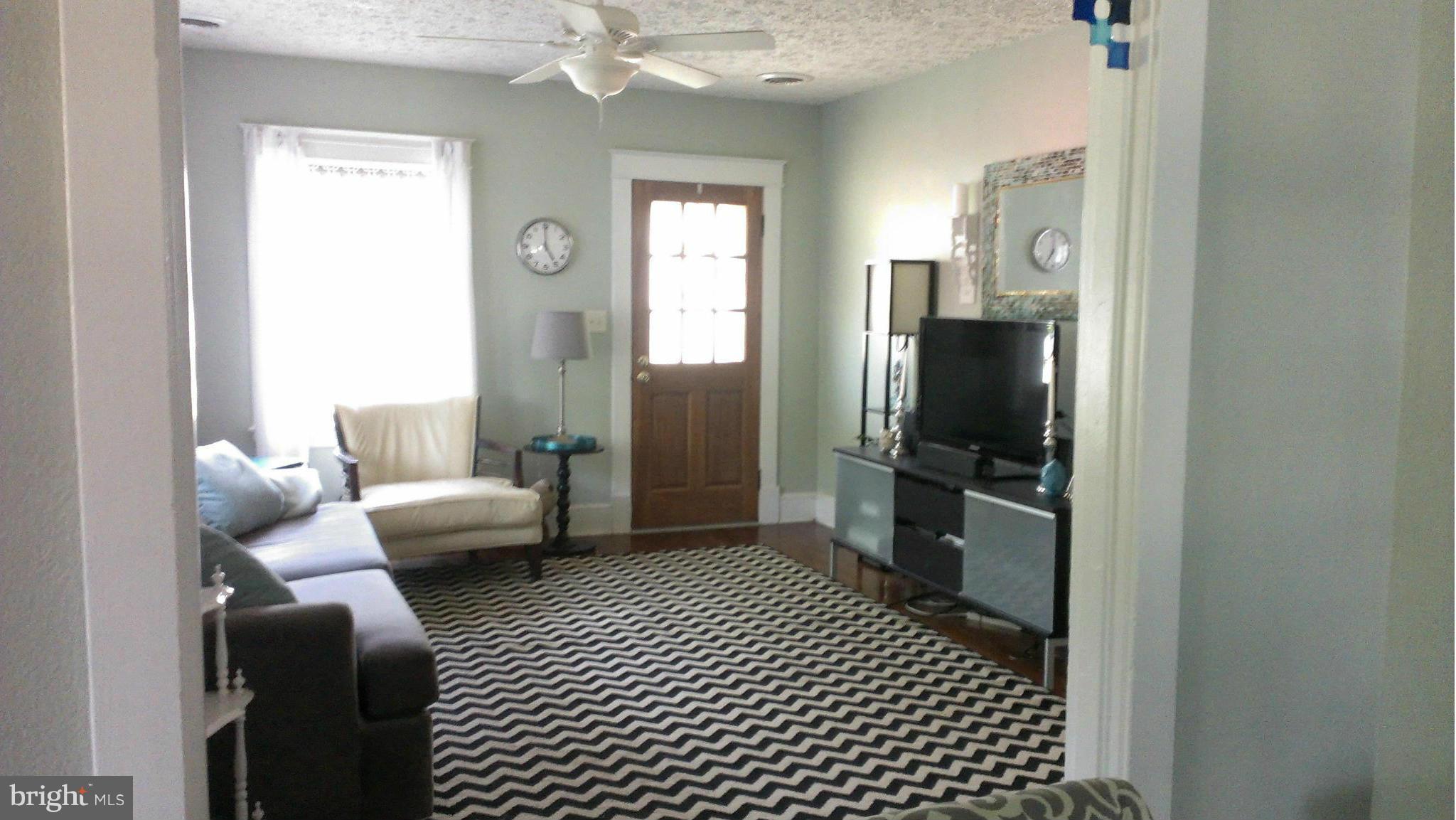 304 Leonard Road Fredericksburg, VA 22405 - Photo 17 of 18 Living Room