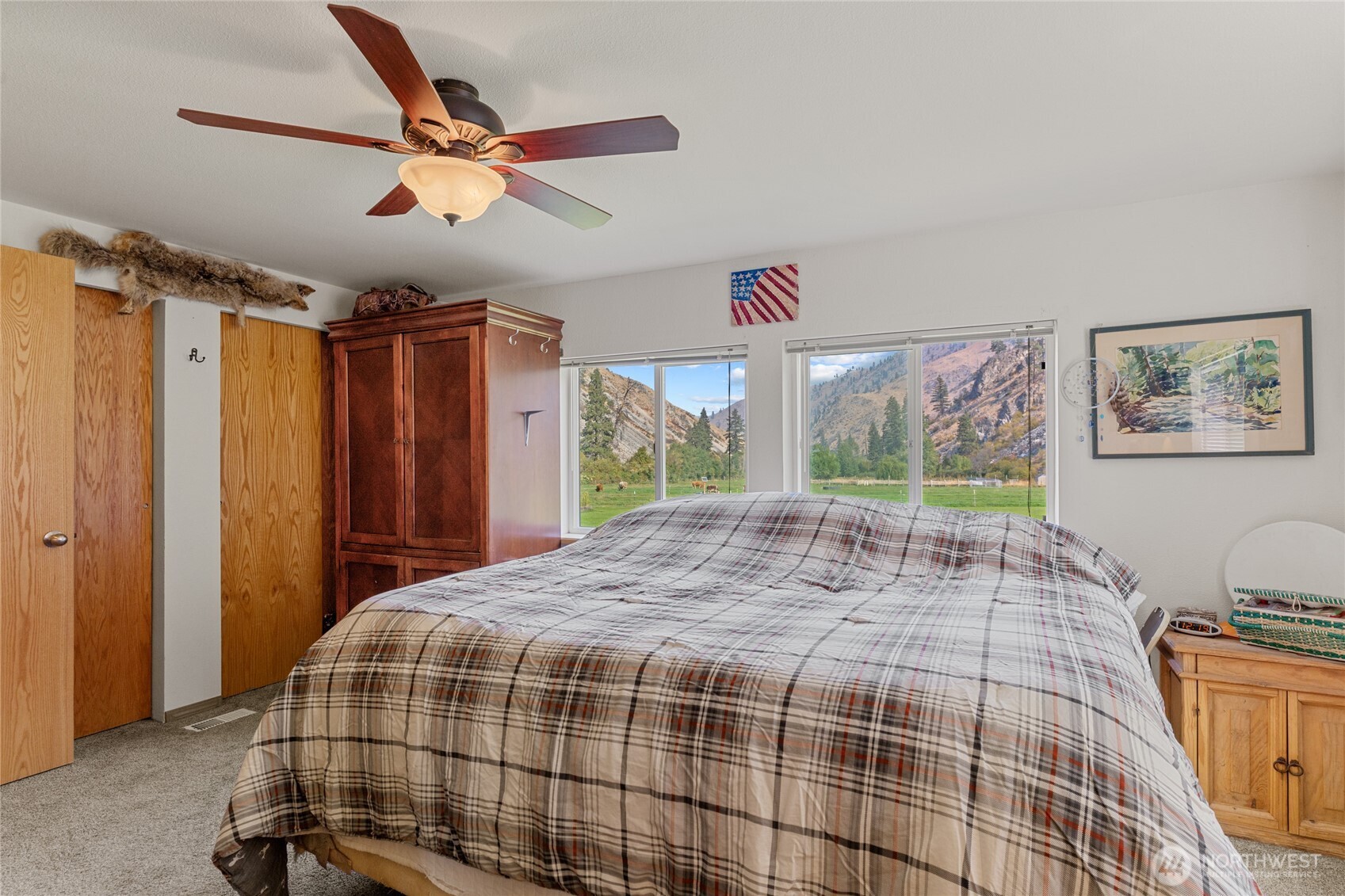 2560 Antoine Creek Road Chelan, WA 98816 - Photo 21 of 38 a bedroom with a bed and a window