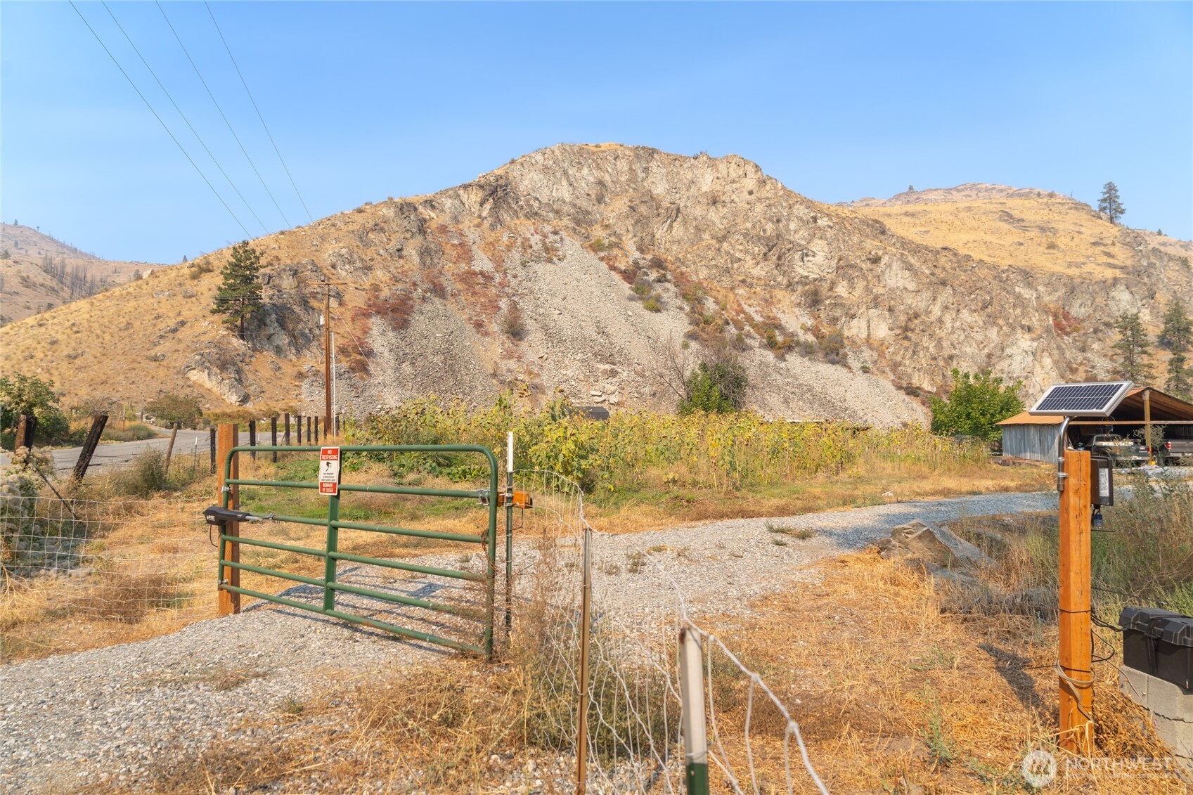 2560 Antoine Creek Road Chelan, WA 98816 - Photo 26 of 38 a view of a road next to a building