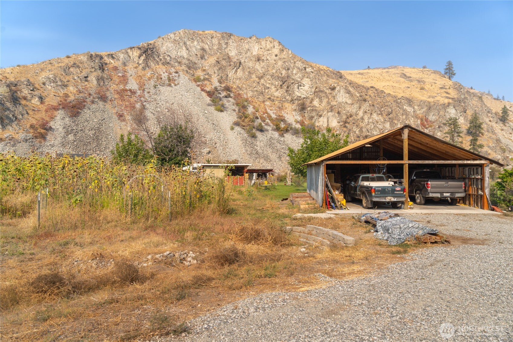 2560 Antoine Creek Road Chelan, WA 98816 - Photo 28 of 38 a view of a house with a snow in the background