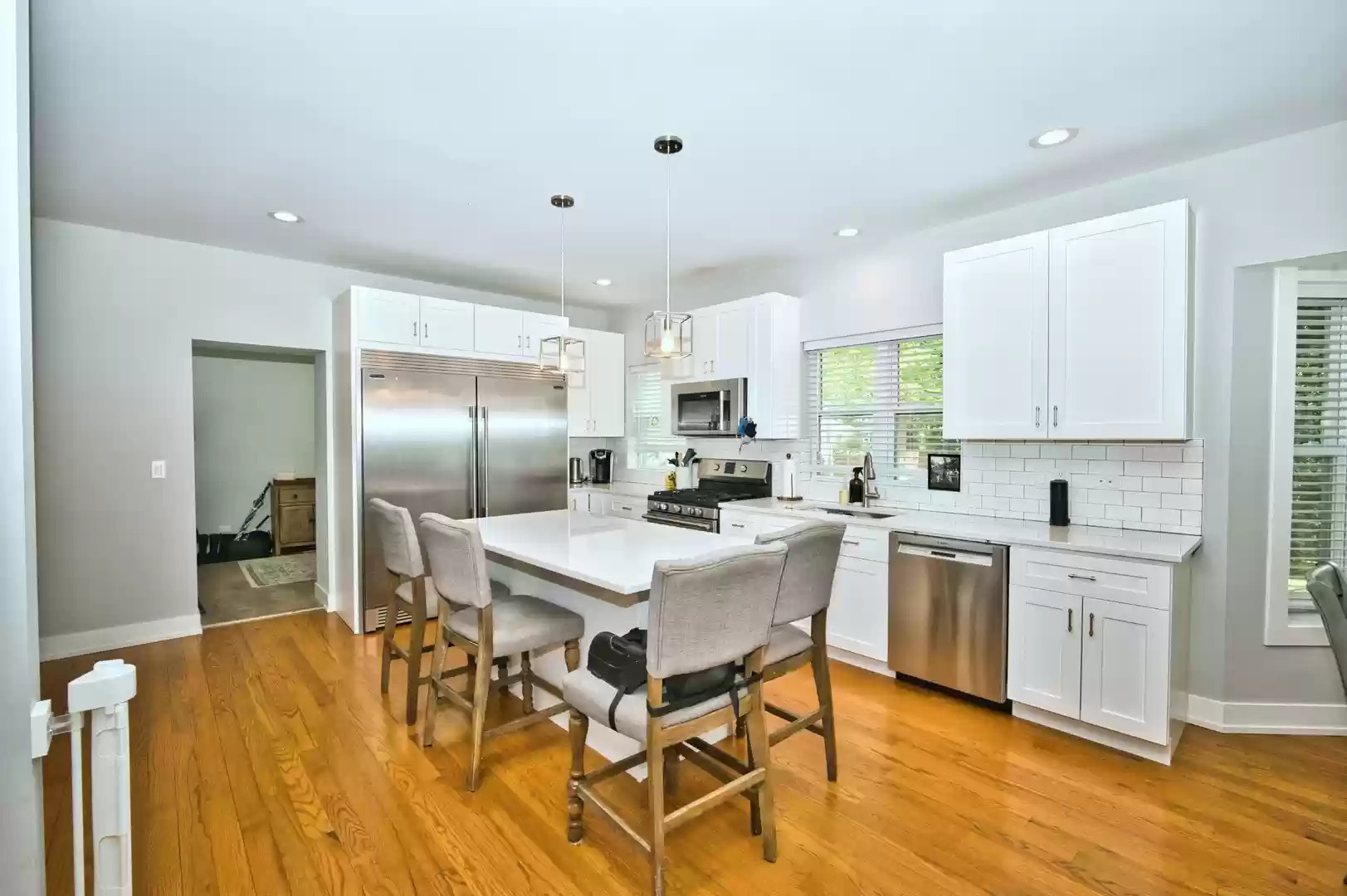 643 Oriole Avenue Park Ridge, IL 60068 - Photo 12 of 31 a large kitchen with a table and chairs in it