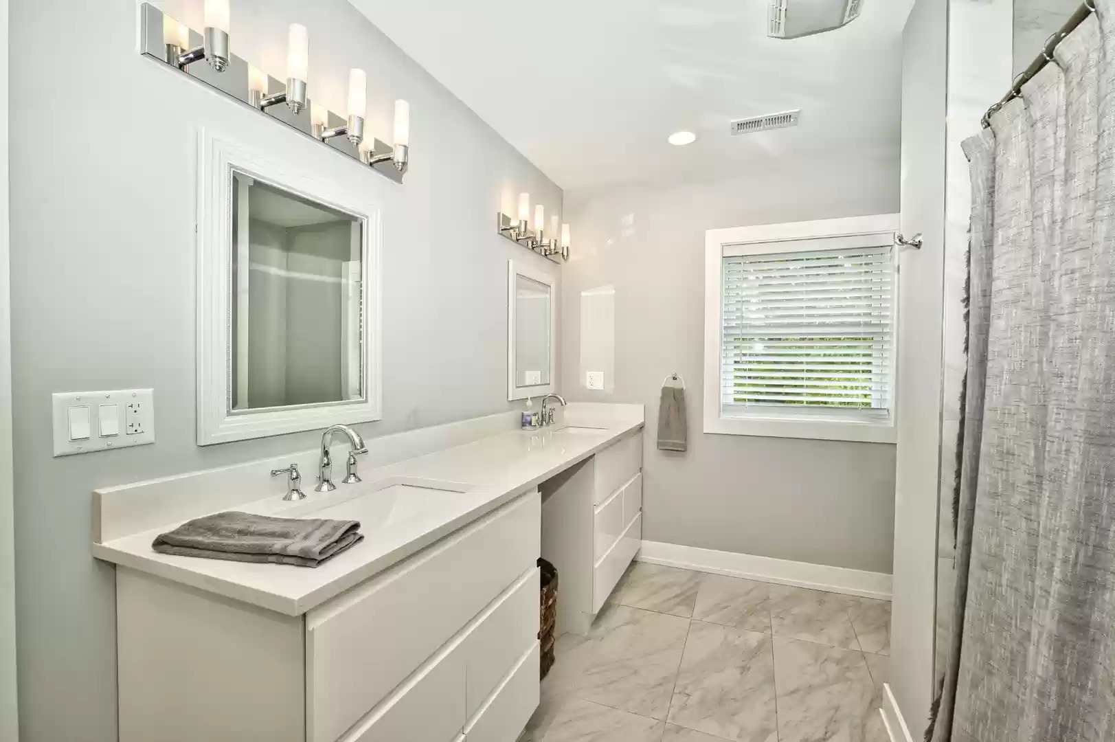 643 Oriole Avenue Park Ridge, IL 60068 - Photo 21 of 31 a bathroom with a sink double vanity and a mirror