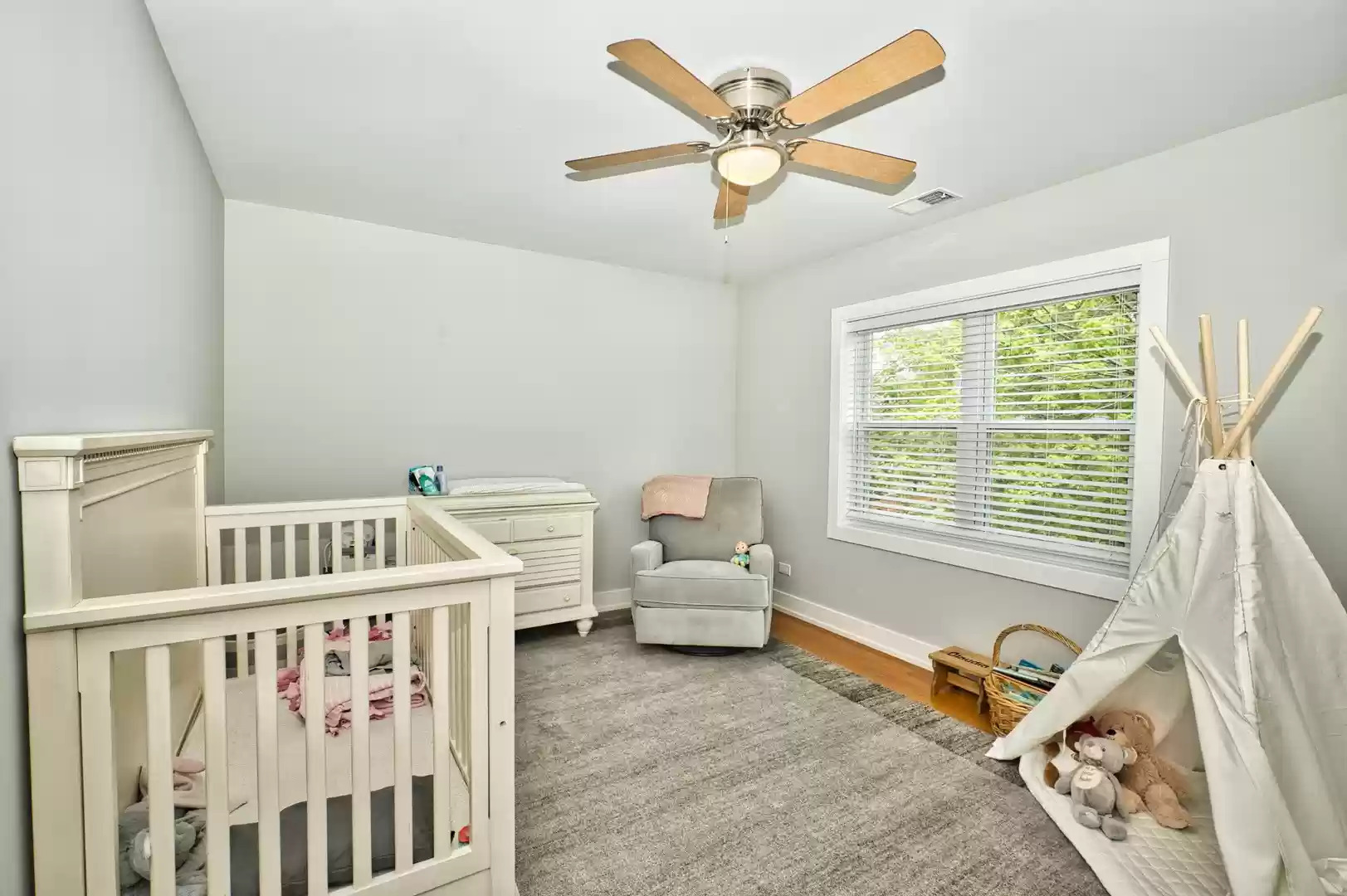 643 Oriole Avenue Park Ridge, IL 60068 - Photo 26 of 31 a bedroom with furniture and windows