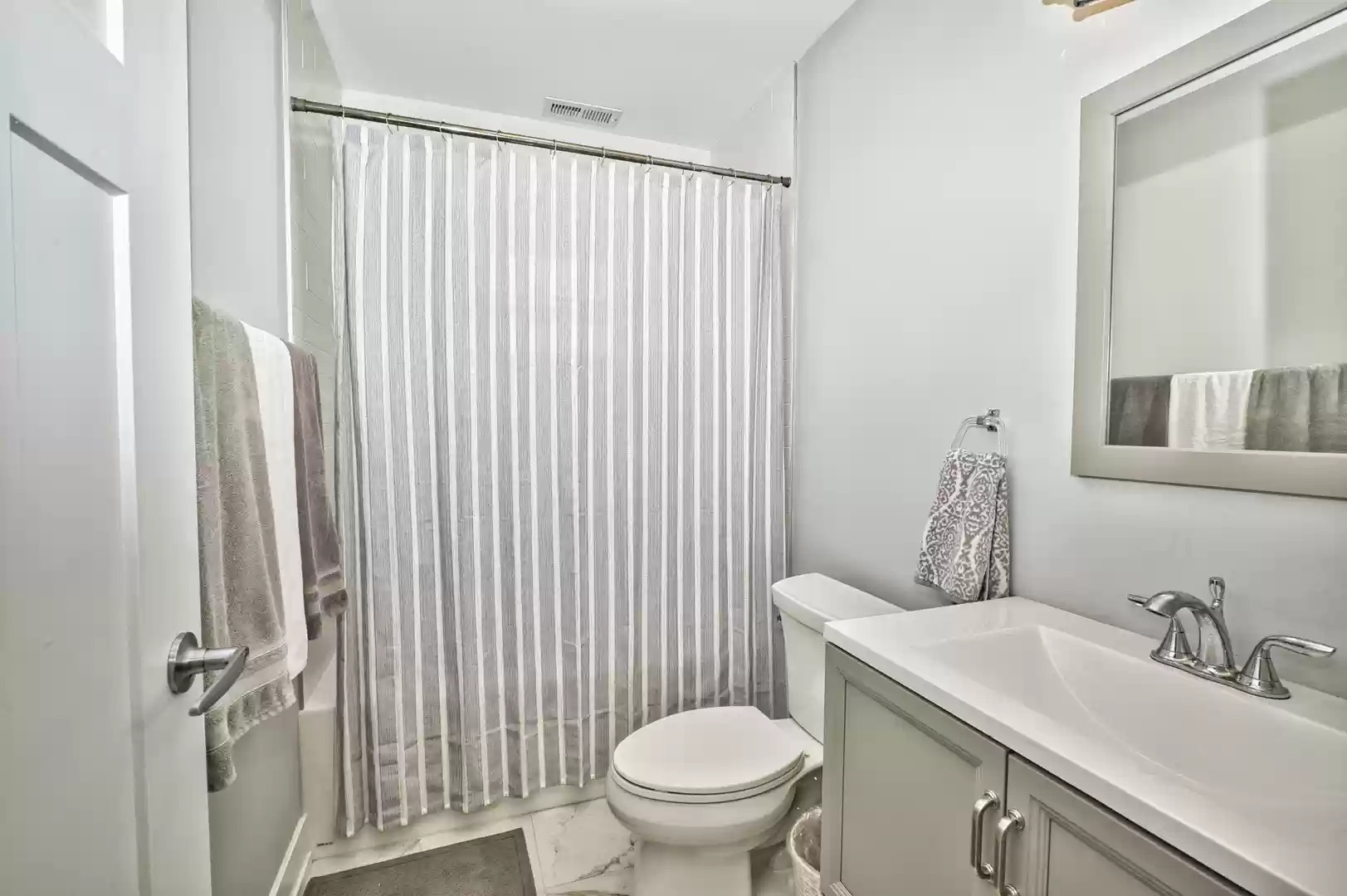 643 Oriole Avenue Park Ridge, IL 60068 - Photo 28 of 31 a bathroom with a sink a toilet and a mirror