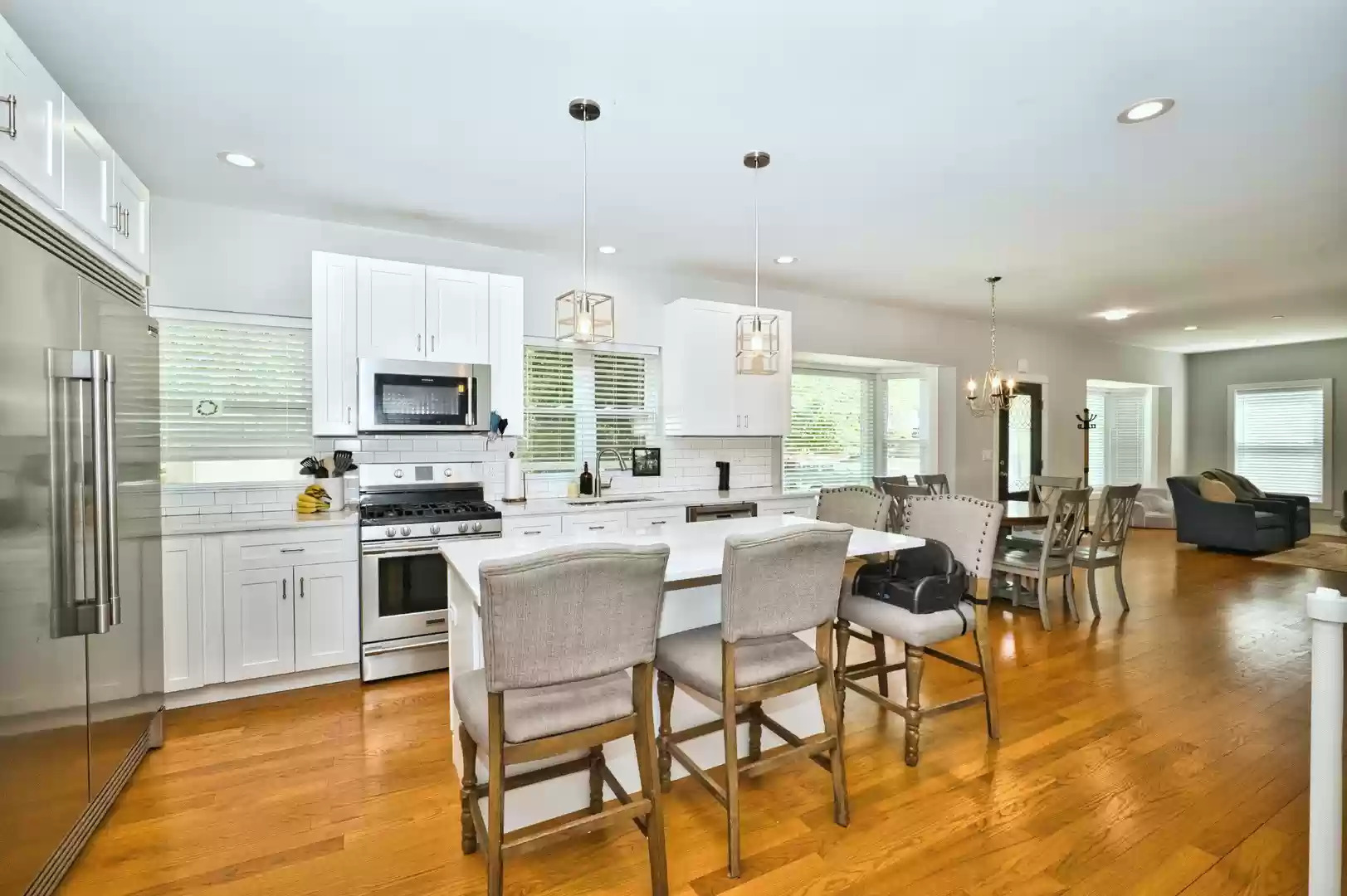 643 Oriole Avenue Park Ridge, IL 60068 - Photo 5 of 31 a view of a dining room kitchen and a window