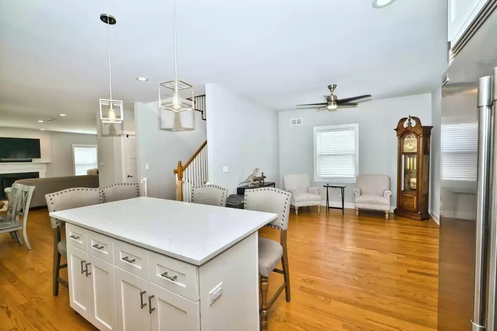 643 Oriole Avenue Park Ridge, IL 60068 - Photo 9 of 31 a living room with furniture and a flat screen tv