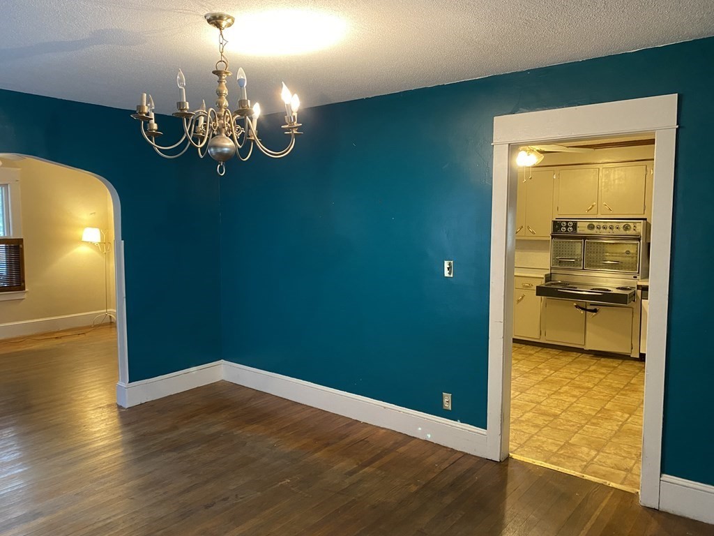 40 Alvin Street Springfield, MA 01104 - Photo 12 of 38