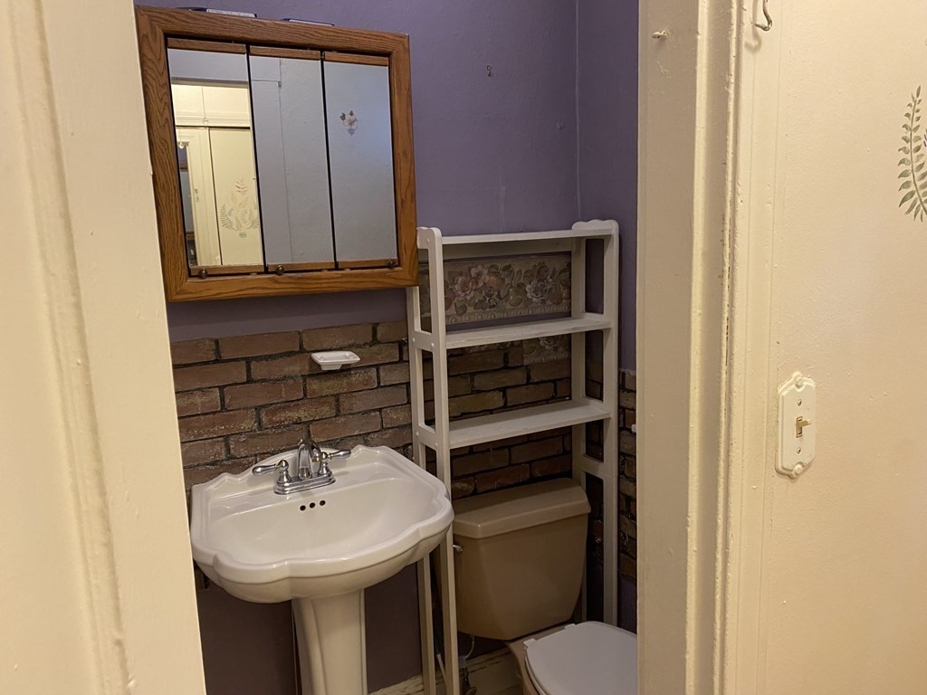 40 Alvin Street Springfield, MA 01104 - Photo 18 of 38