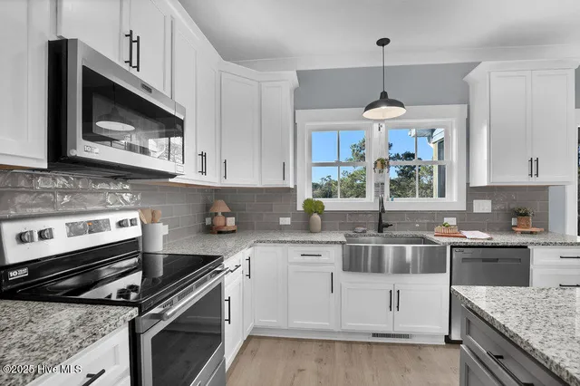 $715,000 | 504 Creek Drive, Hampstead, NC 28443