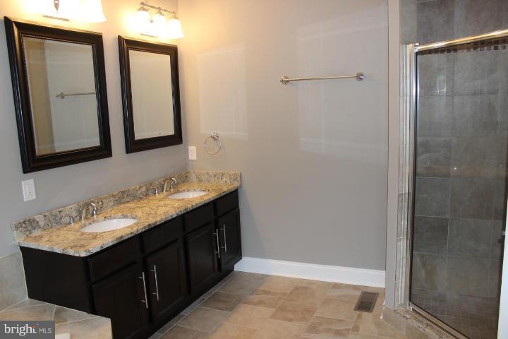 101 Rochester Place Baltimore, MD 21224 - Photo 14 of 20 Bath (Master)