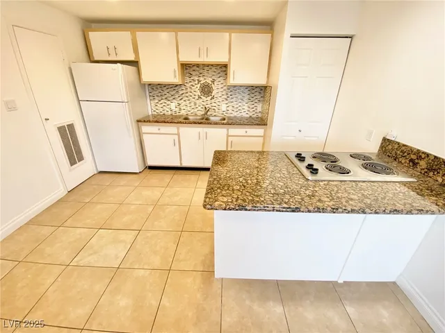 $750 | 3712 Royal Crest Street, Unit 8, Las Vegas, NV 89119