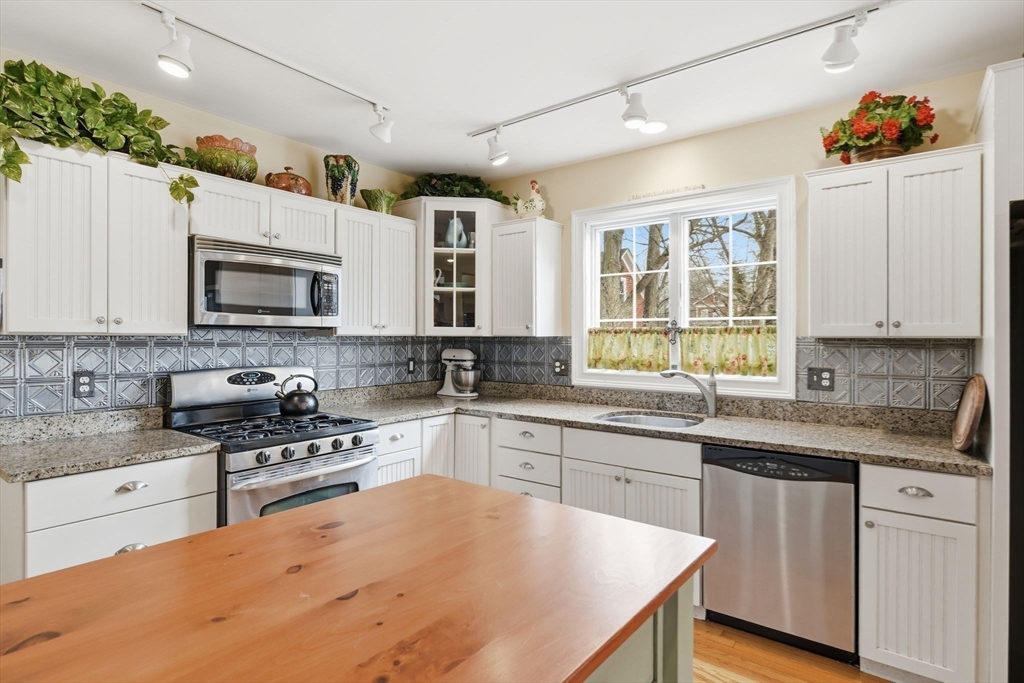 36 Maple Street Wilbraham, MA 01095 - Photo 25 of 41