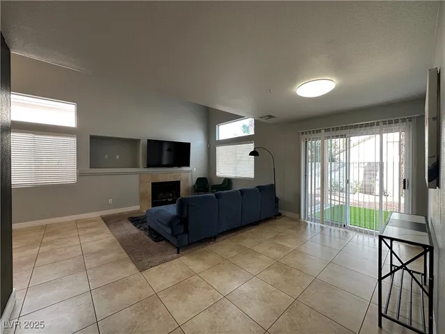 $2,195 | 8322 Montgomery Street, Las Vegas, NV 89123