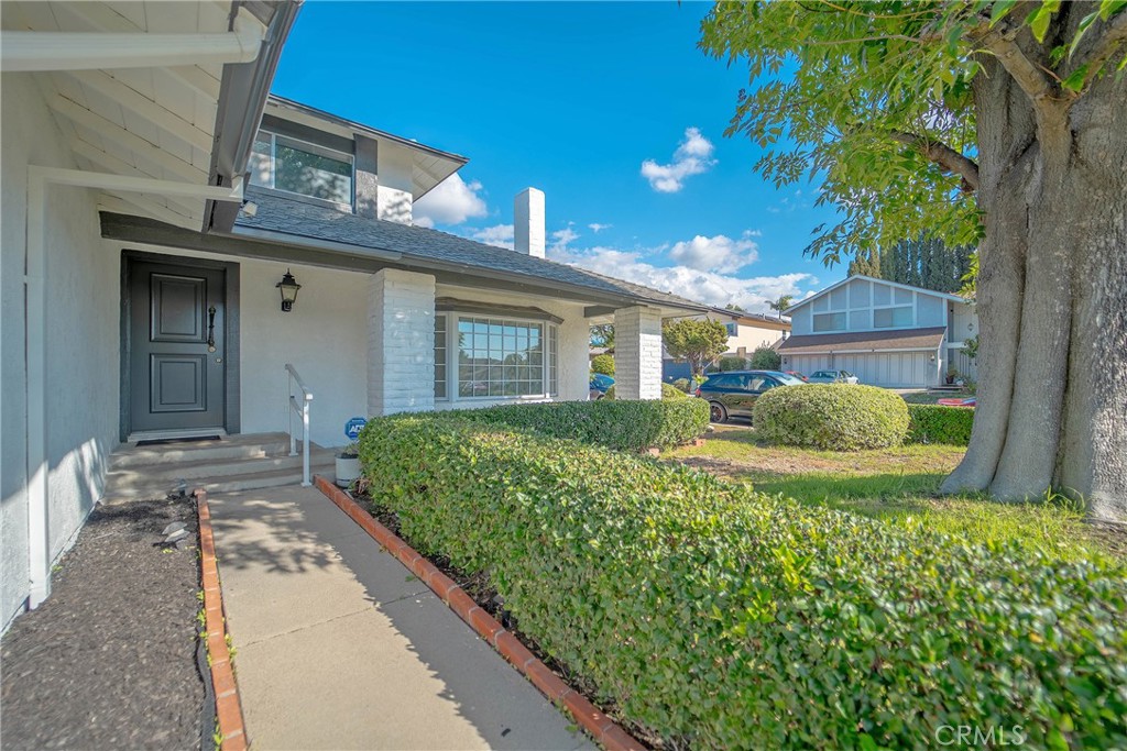 25401 Helena Circle Mission Viejo, CA 92691 - Photo 2 of 38 ENTRY