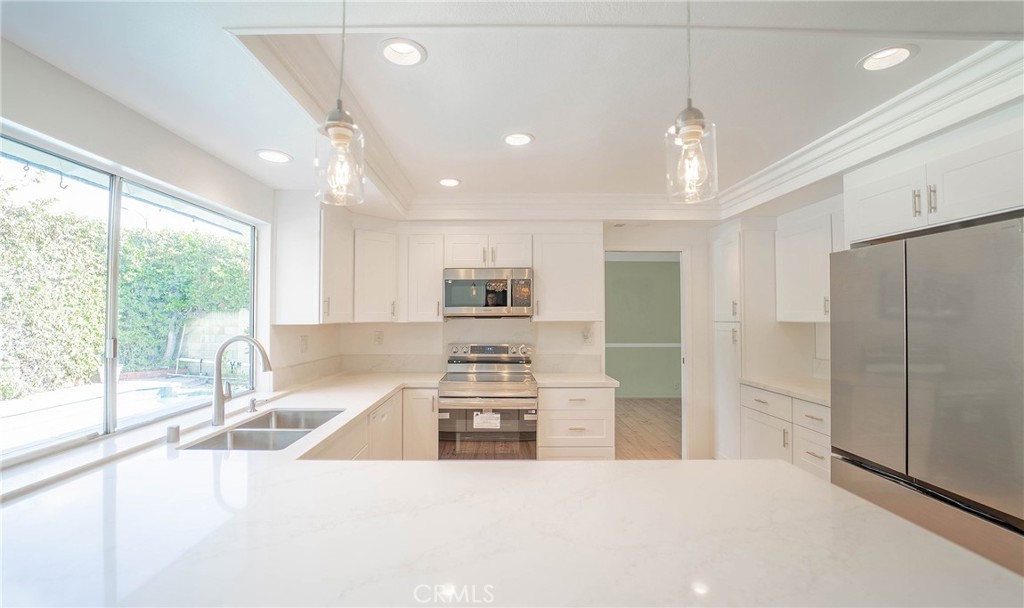 25401 Helena Circle Mission Viejo, CA 92691 - Photo 4 of 38 KITCHEN