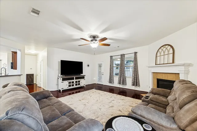 $435,000 | 191 Maple Grove Drive, Conroe, TX 77384