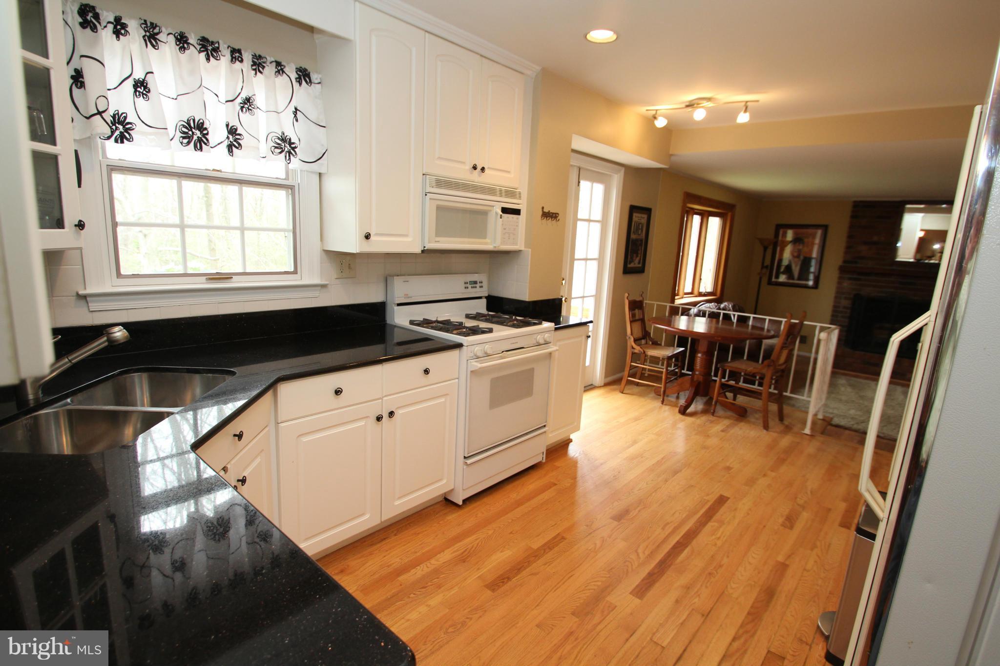 9040 Brook Ford Road Burke, VA 22015 - Photo 8 of 25 Kitchen