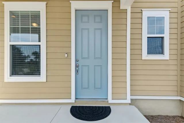 a view of entryway front of house