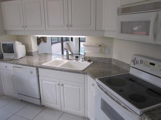 7546 La Paz Boulevard, Unit 201 Boca Raton, FL 33433 - Photo 4 of 10 Additional Photo