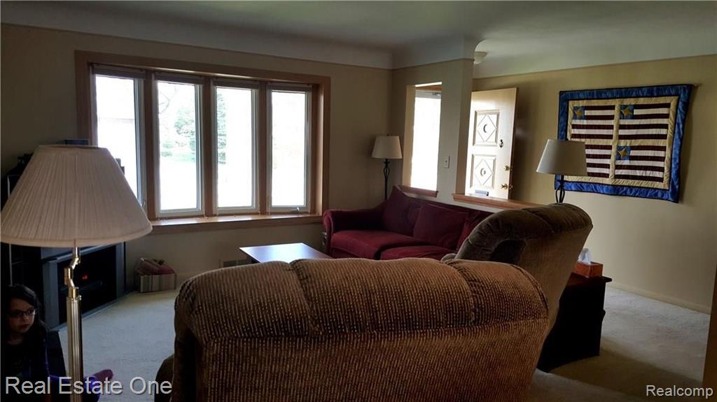27667 Jean Road Warren, MI 48093 - Photo 9 of 26