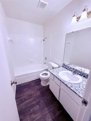 $800 | 5625 Antoine Drive, Unit 421, Houston, TX 77091