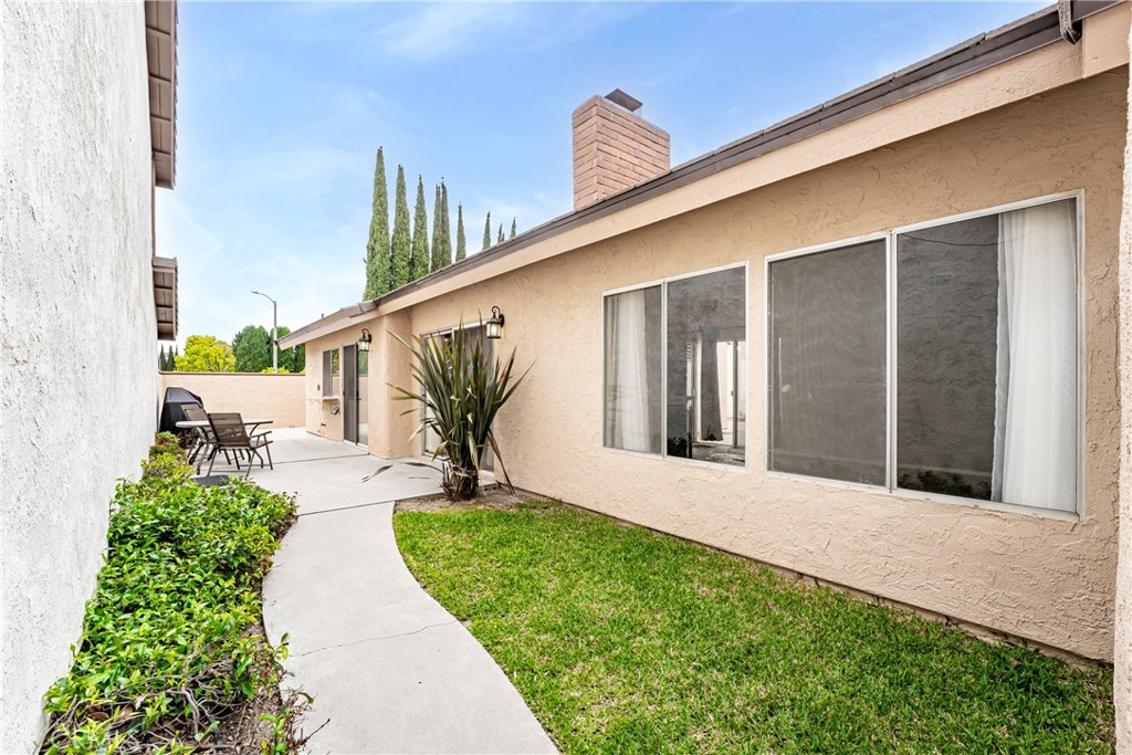 2162 Sweetbriar Road Tustin, CA 92780 - Photo 23 of 33