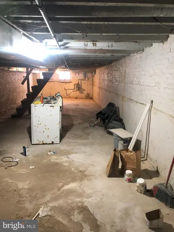 a view of utility room