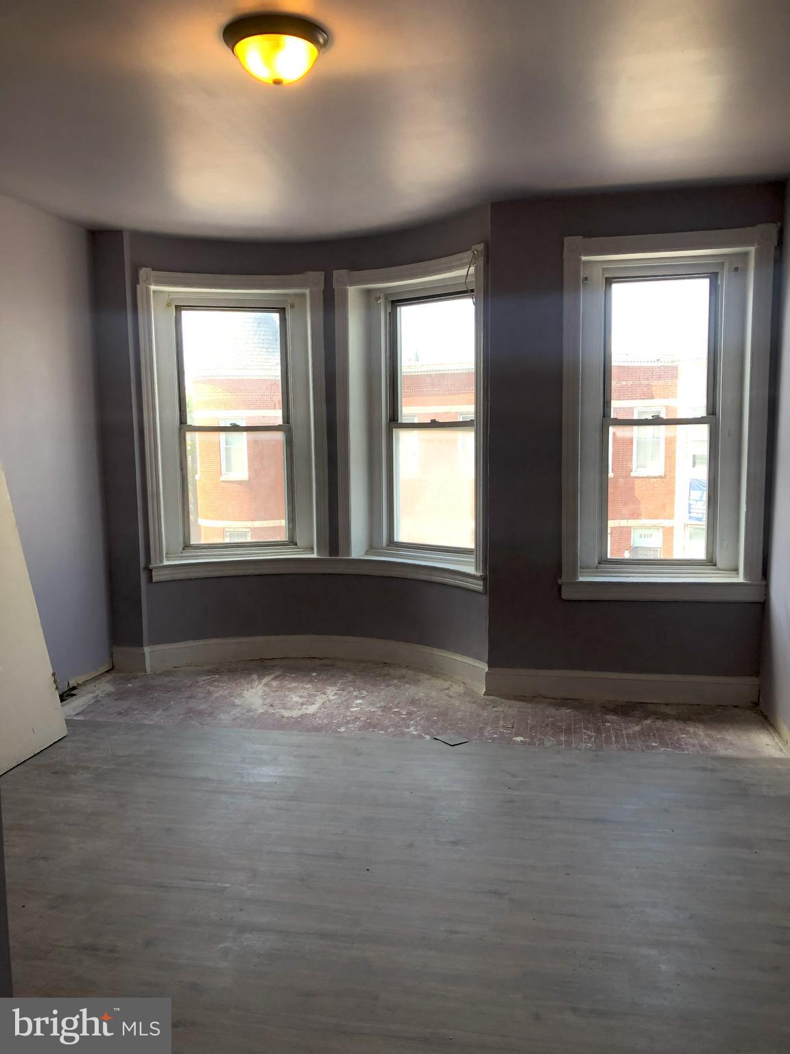 2323 McCulloh Street Baltimore, MD 21217 - Photo 8 of 20 an empty room with windows