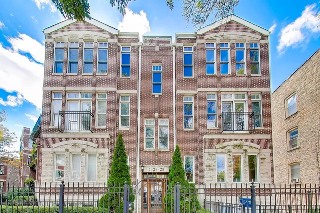 $545,000 | 1425 West Victoria Street, Unit 3, Chicago, IL 60660